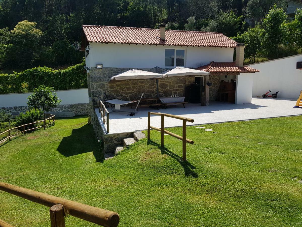 Quinta da Tormenta -14 pessoas- Cabeceiras de Basto 2 casas e piscina privada Exterior foto