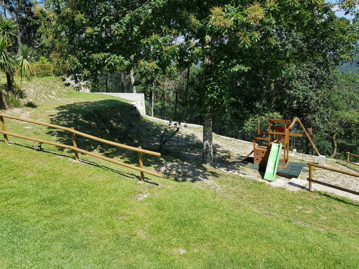 Quinta da Tormenta -14 pessoas- Cabeceiras de Basto 2 casas e piscina privada Exterior foto